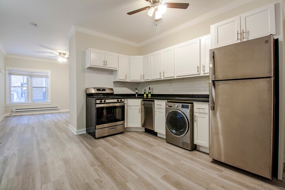 730 W Roscoe St unit 2, Chicago, IL 60657 - photo 1