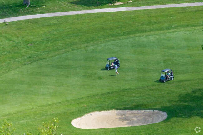 A sunny Spring afternoon encourages Quail Hollow residents to get out for a round with their neighbors.