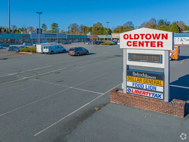 Greenbrier Farms has many nearby shopping locations, such as Oldtown Center.