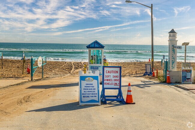 Northbrook is minutes from beach access, crossing Granada Bridge.