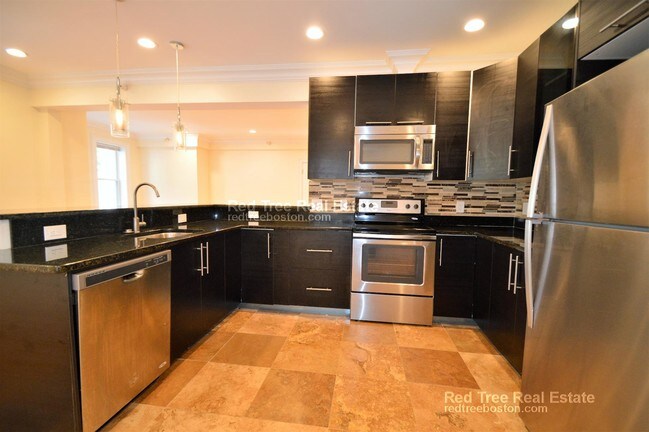 74 Browne St unit 2, Brookline, MA 02446 - photo 3