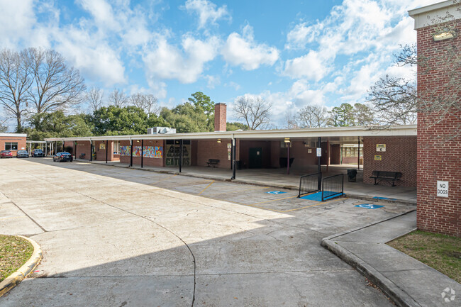 Glasgow Middle School has advanced and traditional classes.