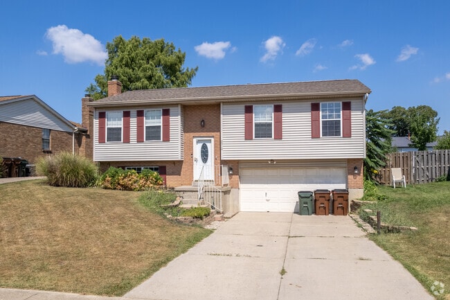 This split level home in Groesbeck has a mixed exterior of vinyl siding and brick.