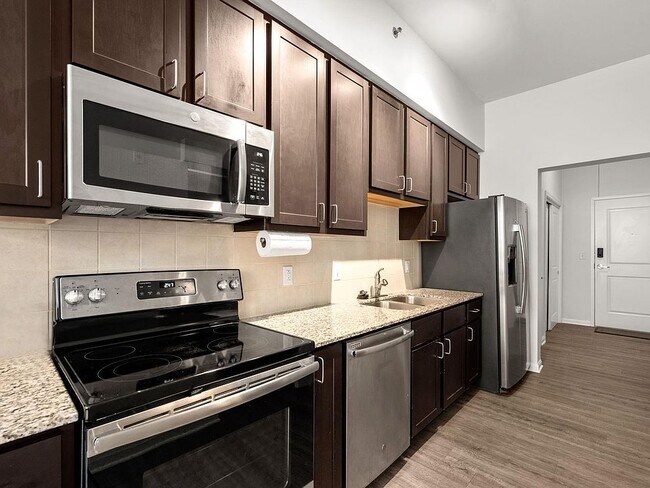 100 E Washington St unit 23, Greenville, SC 29601 - photo 2