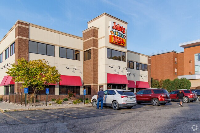 A popular stop near Jaycee Park is Jake's Stadium Pizza.