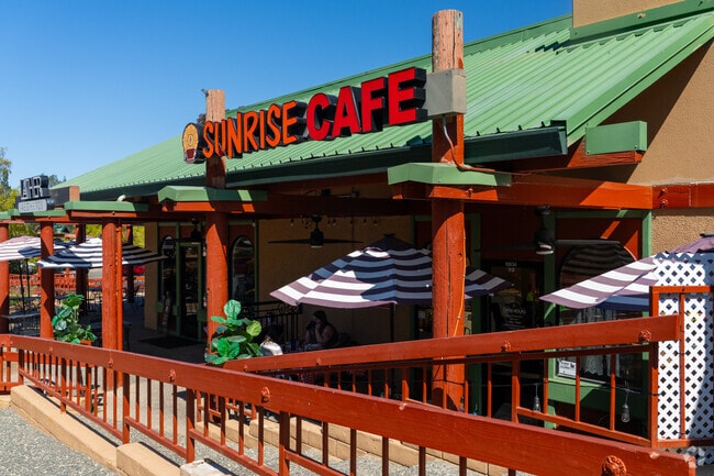 Sunrise Cafe serves hearty breakfasts near Lake of the Pines in Auburn, CA.