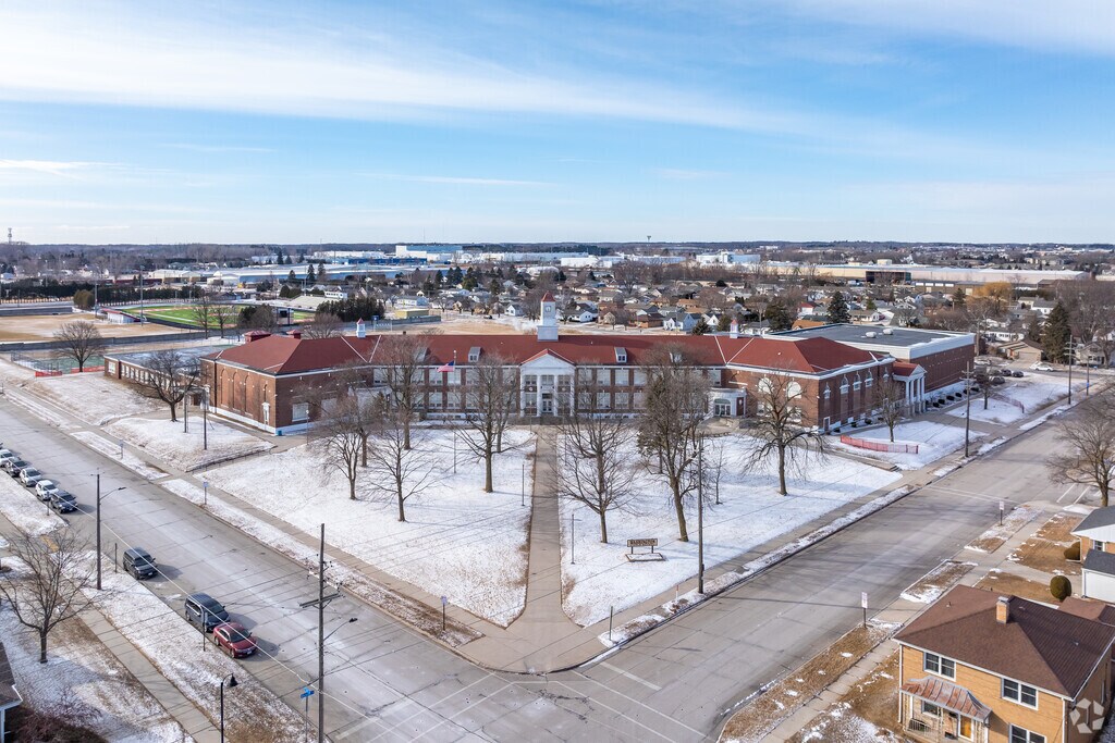 Washington Middle School in Manitowoc has a student-teacher ratio of 10 to 1.
