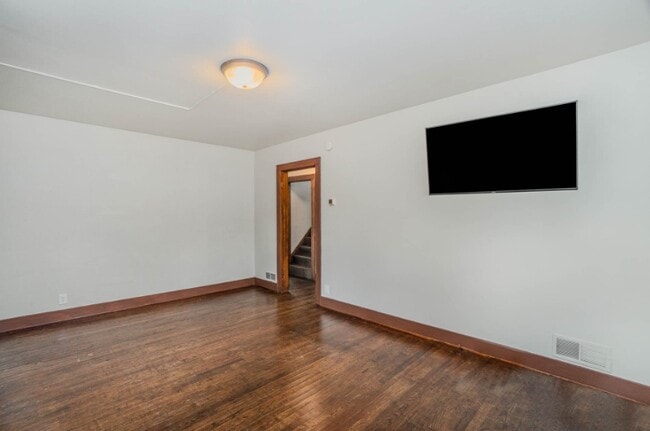 806 Douglas St, Mount Pleasant, MI 48858 - photo 7