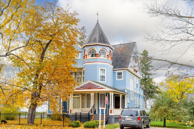 Victorian homes in Ashland contribute to the neighborhood’s historic charm and vintage character.