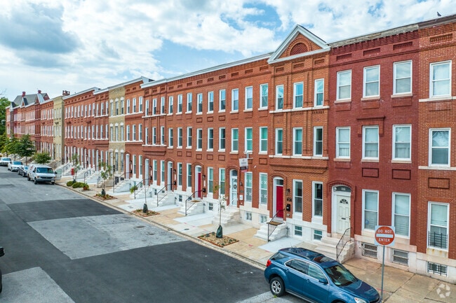 Heritage Crossing are lined with a variety of housing options including townhomes.