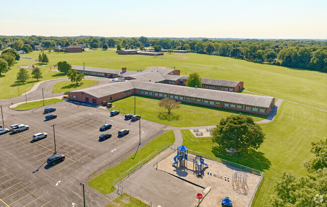 Floyd S. Winslow Elementary School has 47% of students proficient in reading.