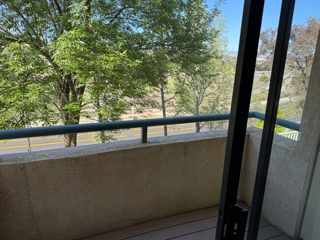 18123 Erik Ct unit Princessa Estates Co, Canyon Country, CA 91387 - photo 6