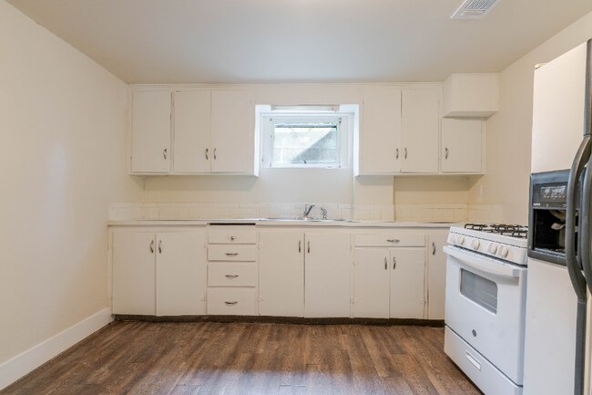 2503 Glen View Ave unit B, Colorado Springs, CO 80904 - photo 6