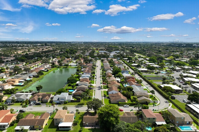 Springtree Lakes boasts clean streets and organized neighborhoods.