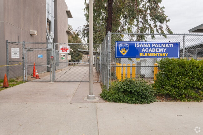 ISANA Palmati Academy provides education in the neighborhood of 
North Hollywood.