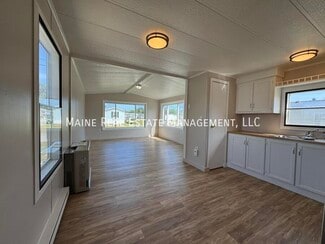 102 G St, Pittsfield, ME 04967