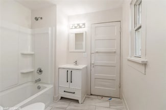 1921 Logan Ave, Des Moines, IA 50316