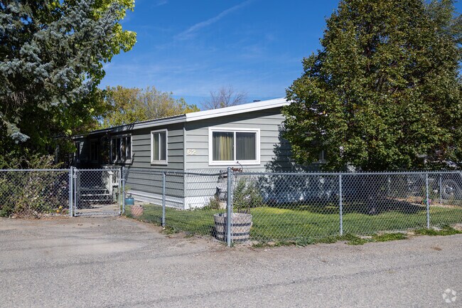Manufactured homes with a tidy lawn in South East Helena.
