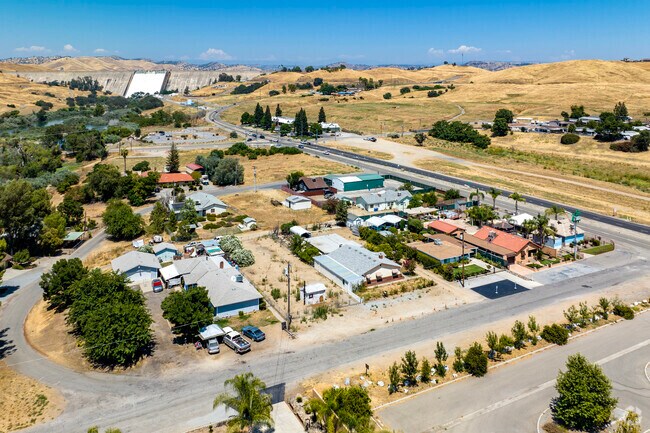 Friant is a quiet neighborhood located at the base of the Friant Dam.