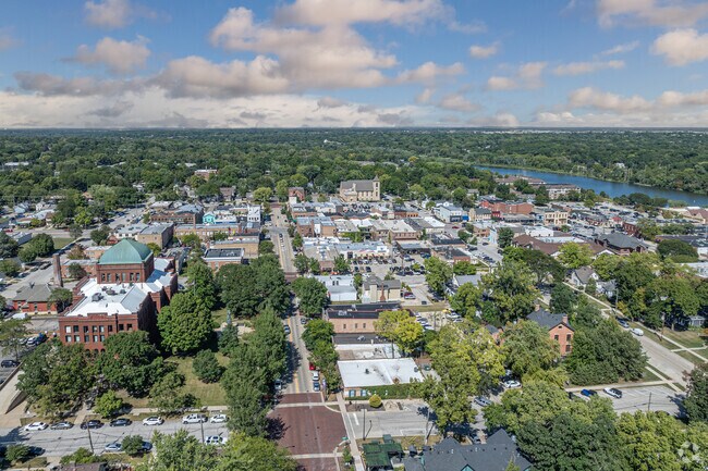 Residents are only 3 miles away from the shops and restaurants in downtown Geneva.