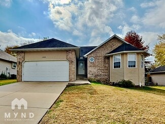 1000 W Snider St, Ozark, MO 65721