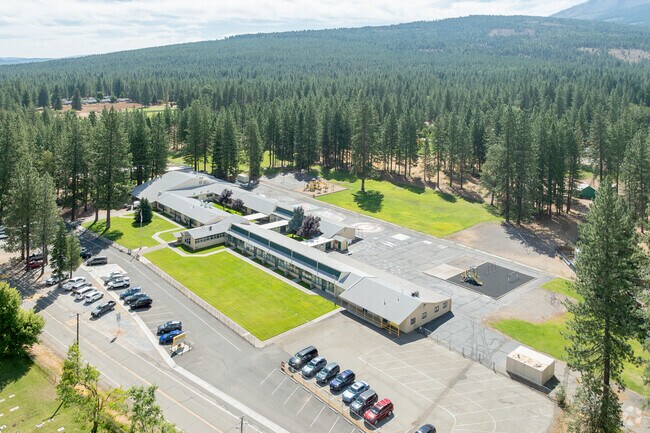 Burney Elementary School gets an A- from Niche for diversity.