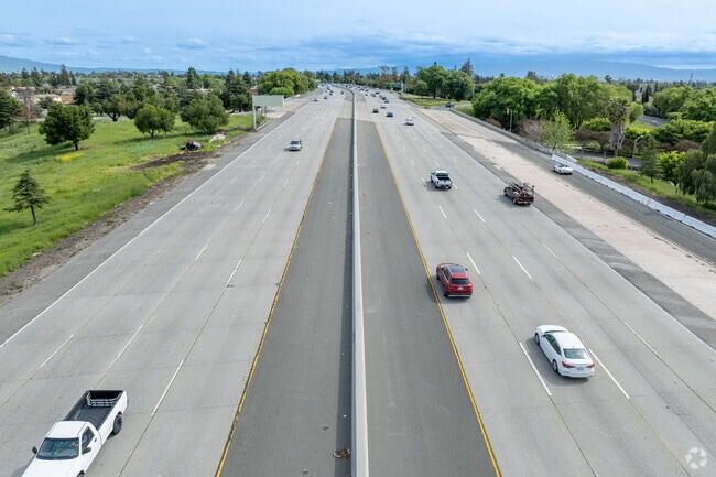 Vinci Park is just a mile from I-680, giving Vinci South residents quick freeway access for commuting.