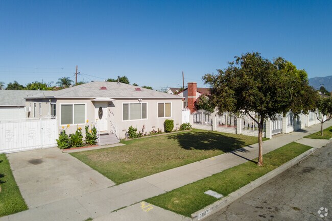 Homes in El Monte are just 12 miles from Downtown LA.