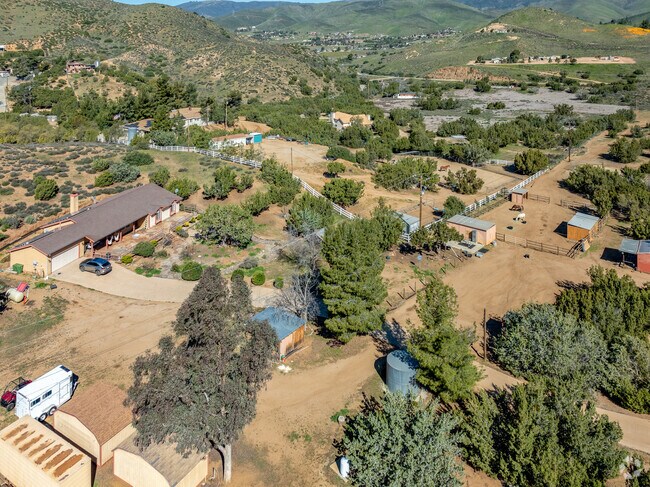 An array of mid-century ranch homes in Agua Dulce.