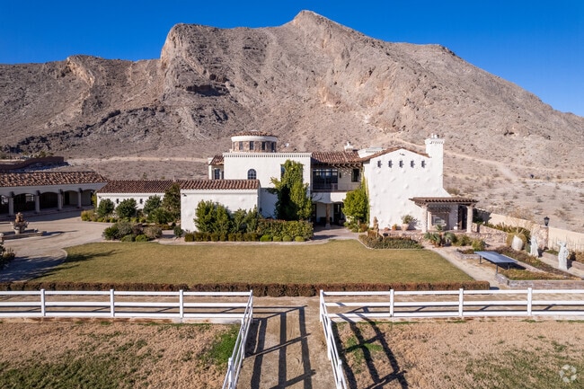 Ranch home with a spectacular canyon backdrop.