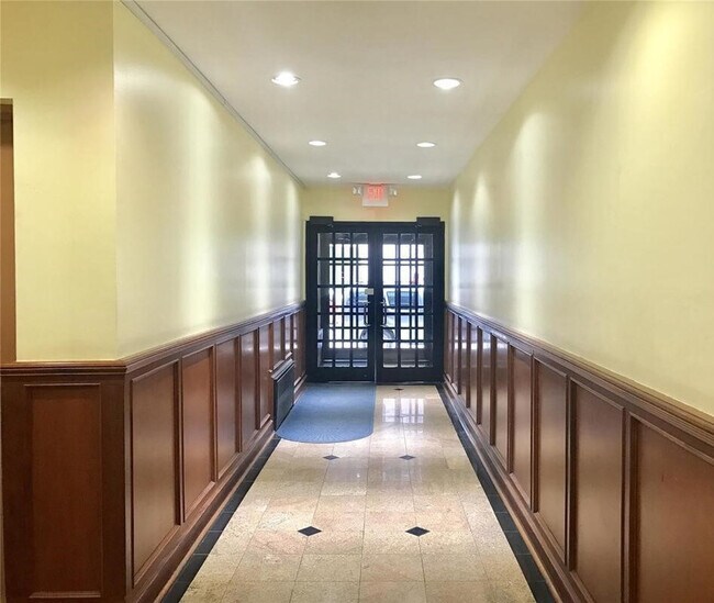 305 E 95th St unit ID1032002P, New York, NY 10128 - photo 2