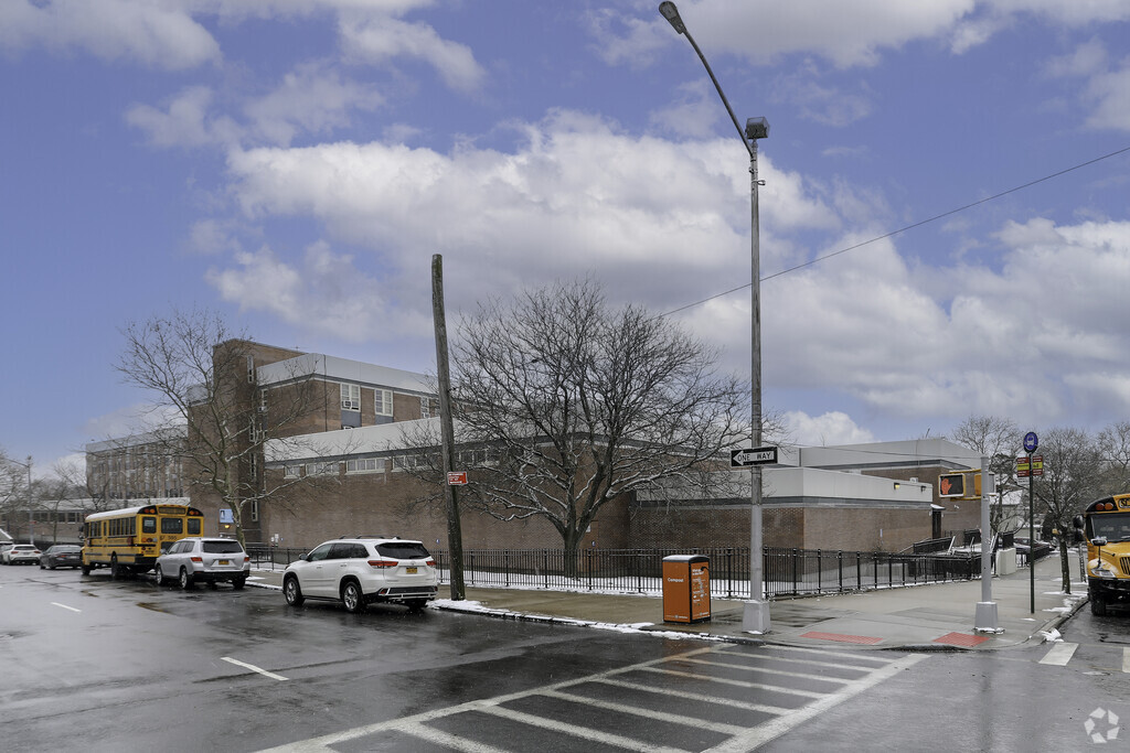 Bronx Delta is a well-run pre-kindergarten to 5th grade school
