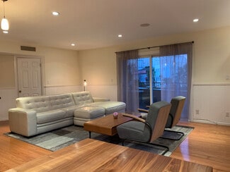 451 S Barrington Ave Unit 102, Los Angeles, CA 90049