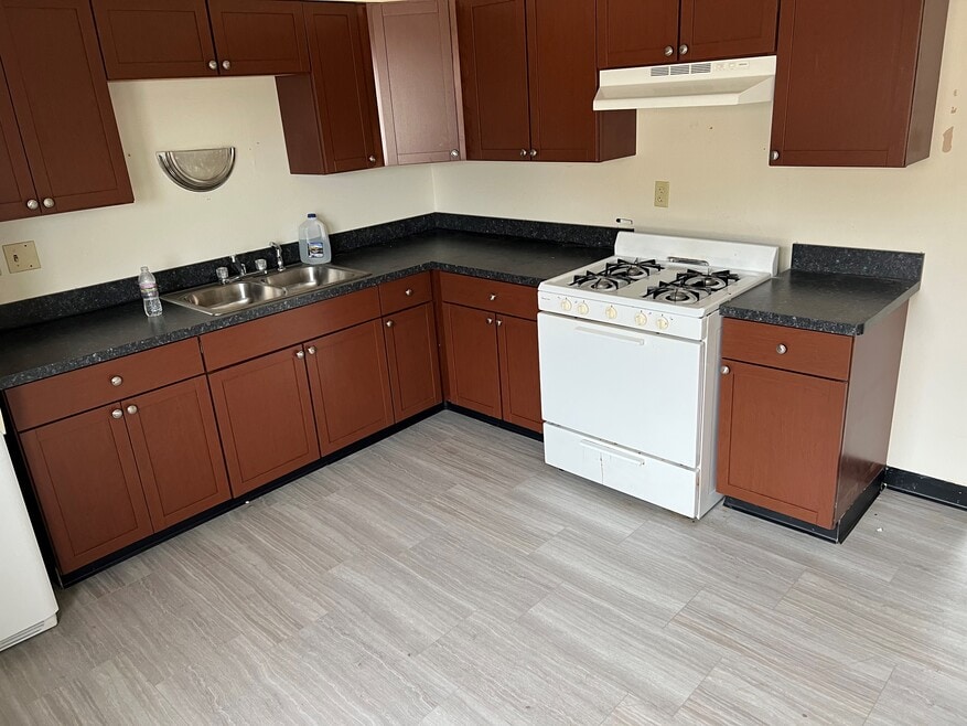 Pine Pointe Apartments, Waukesha, WI 53186 - photo 1