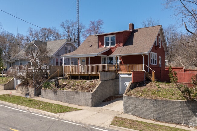 Smaller bungalow style homes are common on the edges around downtown Greenville.