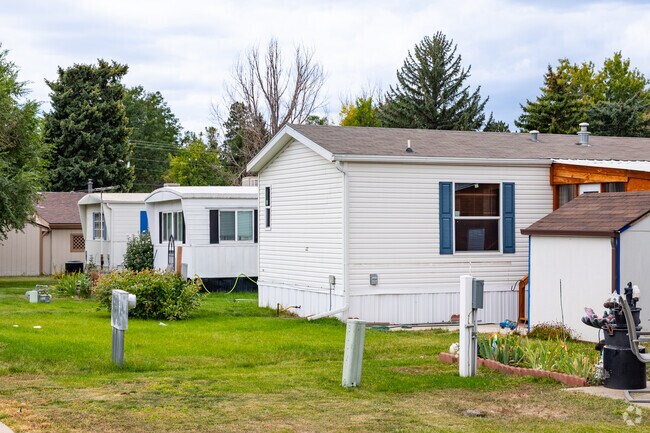 Manufactured home communities can be found close to Main Street in Loomiller.