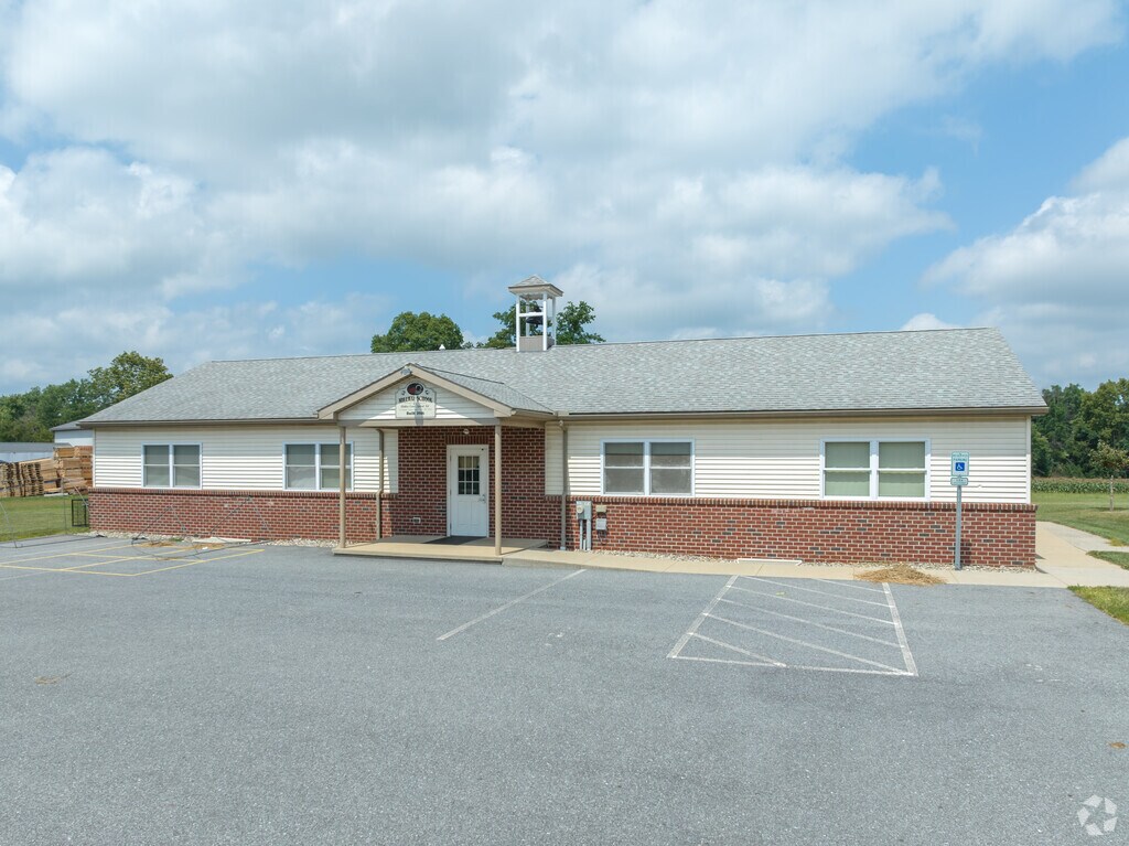 The Millway School serves 20 children in grades 1-8 in Lititz PA.