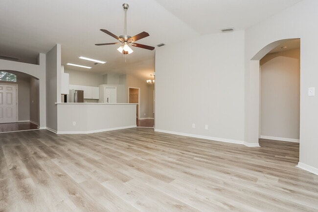 4703 Bear Claw Ct, Valrico, FL 33594 - photo 4