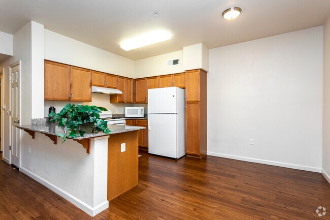 The Grove, Lemoore, CA 93245 - photo 3