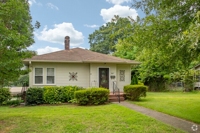 Many of the neighborhoods in Green Park provide owners with large lots and privacy.