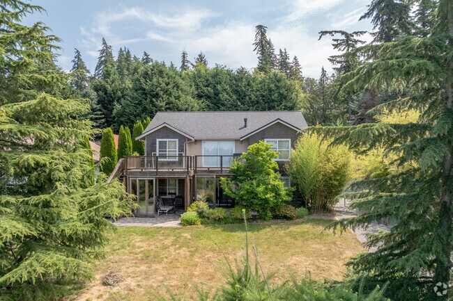 Create lasting memories in this inviting Samish property.
