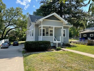 121 Highland Dr, Iowa City, IA 52246