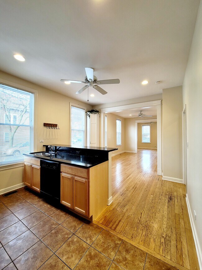 2078 N Campbell Ave, Chicago, IL 60647