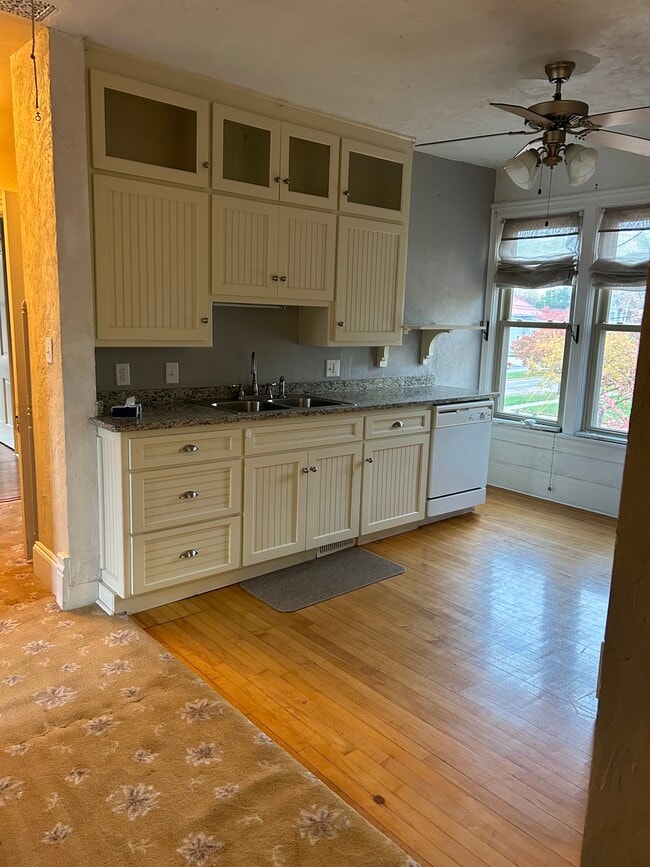 417 Nicolet Blvd unit Lower, Neenah, WI 54956 - photo 5