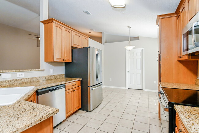 8212 Settles Crk Lp, Lakeland, FL 33810 - photo 7