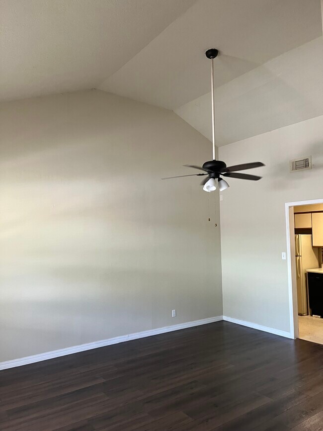 205 N Ormsby St unit 1, Alvin, TX 77511 - photo 3