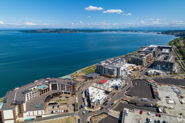 Ruston Way Has A Thriving Retail & Community.