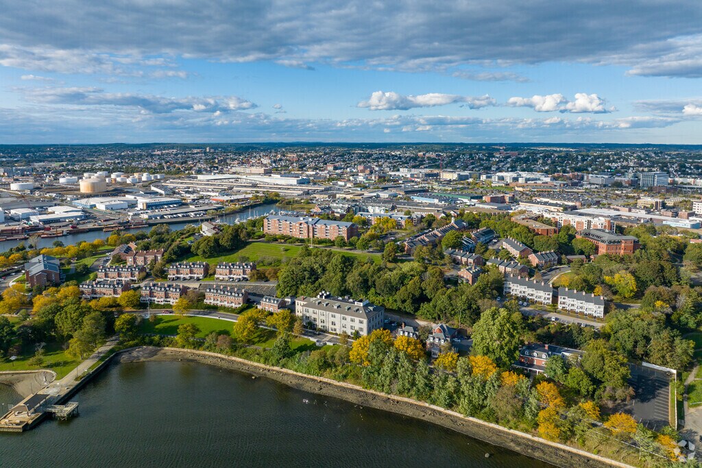 Axis Admiral's Hill Apartments 325 Commandants Way, Chelsea, MA