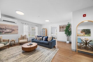 8 Admiral Harry Rich Dr, Brunswick, ME 04011