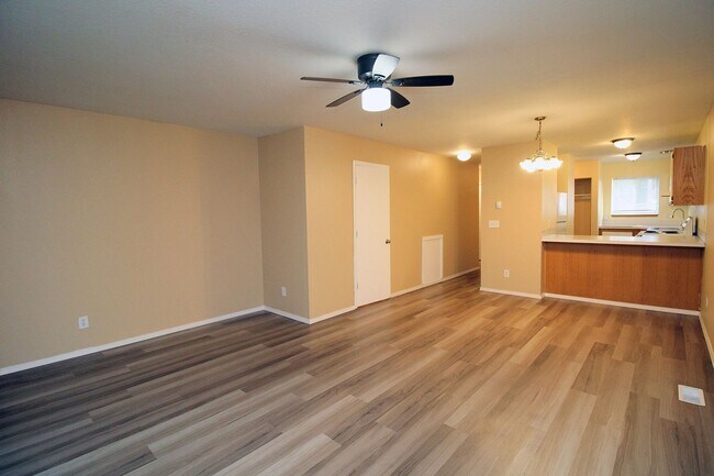 3548-3548 NE 102nd Ave unit 3540, Portland, OR 97220 - photo 6